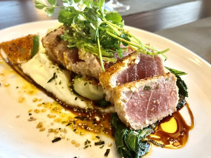 Seared tuna with seaweed salad